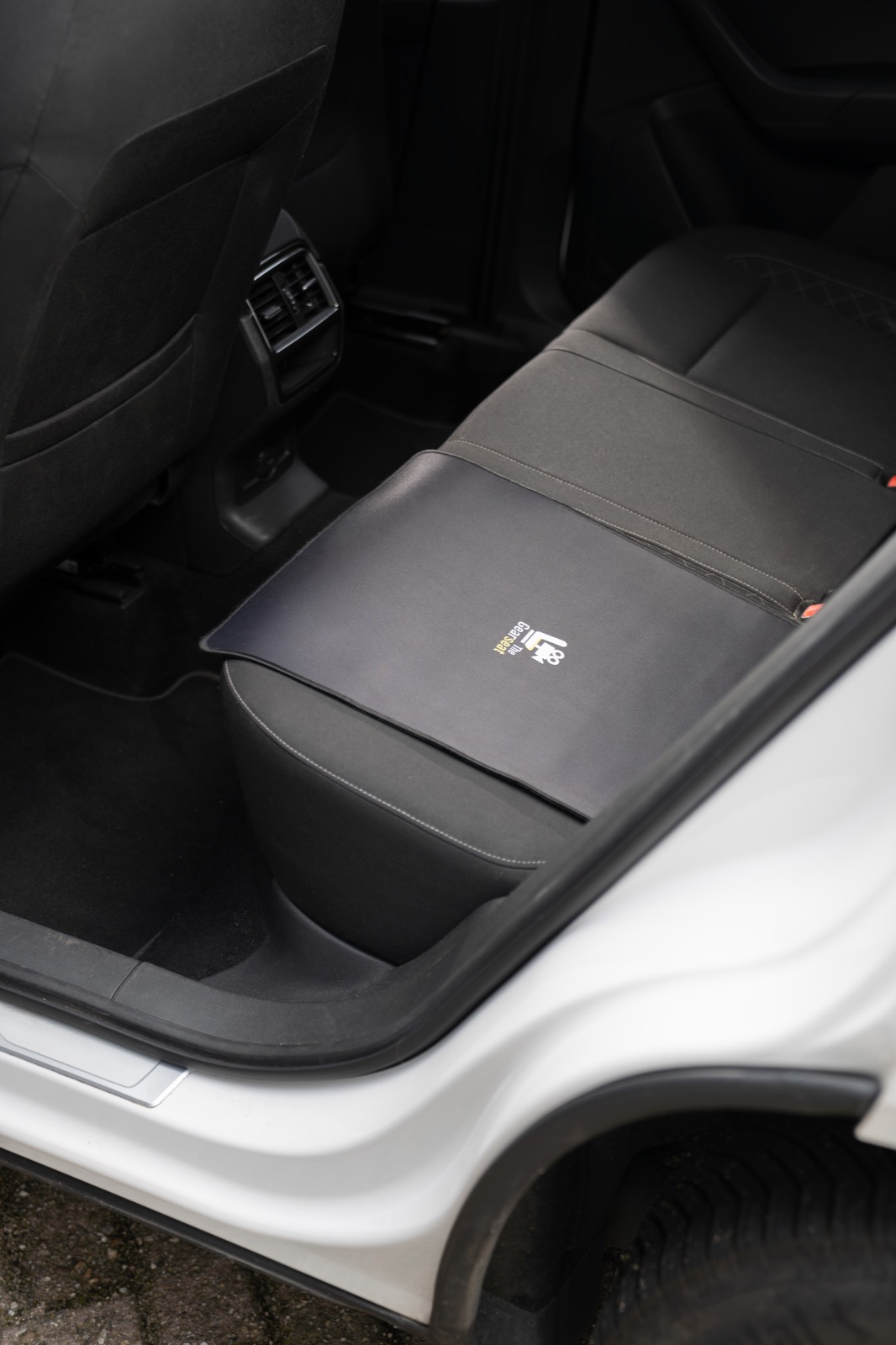 Protection Pad on the rear seat of a car